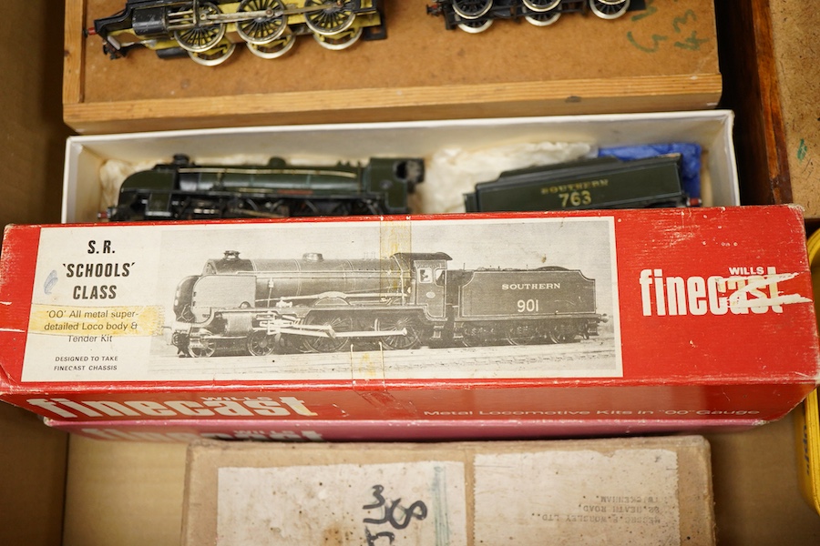 Six EM gauge Southern Railway kit built locomotives; two class 57xx 0-6-0PT, an SR class N15, 763, a Wills Finecast kit for an SR Schools Class, a part built GWR 2-6-0, and a part built kit for a 4-4-0 tender locomotive